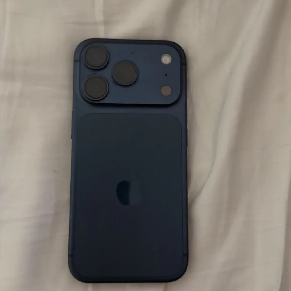 Apple iPhone 17 Pro 256 GB- Midnight Blue
